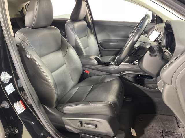 ホンダ ヴェゼル ハイブリッド Z ホンダセンシング 神奈川県 2017(平29)年 5.5万km クリスタルブラックパール 社外メモリナビ【NX617】/バックカメラ/Honda SENSING/レーダークルーズコントロール/シートヒーター/パワーシート/シートメモリー/ビルトインETC/純正フロアマット/ステアリングスイッチ/スマートキー/LDEヘッドライト/オートライト/ルーフレール/純正17インチアルミホイル/車線維持支援システム/衝突軽減ブレーキ/誤発進抑制機能/先行車発進お知らせ機能