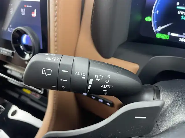 トヨタ ヴェルファイア ハイブリット Z プレミア 熊本県 2024(令6)年 1.9万km ブラック 禁煙車　/ワンオーナー　/純正１４インチディスプレイオーディオ　/HDMI/１２．１型フリップダウンモニター　/社外全方位ドライブレコーダー　/ビルトインETC2.0/両側パワースライドドア　/前席・2列目シートヒーター　/前席・2列目エアーシート　/前席パワーシート　/トヨタセーフティーセンス/・プリクラッシュセーフティ/・ロードサインアシスト/・フロントクロストラフィックアラート/・レーンディパーチャーアラート/・リヤクロストラフィックアラート/・レーダークルーズコントロール/横滑り防止/ブラインドスポットモニター/左右独立ガラスムーンルーフ/100V充電/置くだけ充電/ステアリングヒーター/パワーバックドア/ヘッドアップディスプレイ/デジタルインナーミラー/純正フロアマット/純正19インチAW/オートライト/オートマチックハイビーム/LEDヘッドライト/スマートキー/プッシュスタート/スペアキー1本/保証書/取扱説明書