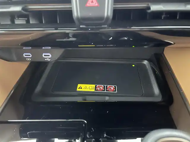 トヨタ ヴェルファイア ハイブリット Z プレミア 熊本県 2024(令6)年 1.9万km ブラック 禁煙車　/ワンオーナー　/純正１４インチディスプレイオーディオ　/HDMI/１２．１型フリップダウンモニター　/社外全方位ドライブレコーダー　/ビルトインETC2.0/両側パワースライドドア　/前席・2列目シートヒーター　/前席・2列目エアーシート　/前席パワーシート　/トヨタセーフティーセンス/・プリクラッシュセーフティ/・ロードサインアシスト/・フロントクロストラフィックアラート/・レーンディパーチャーアラート/・リヤクロストラフィックアラート/・レーダークルーズコントロール/横滑り防止/ブラインドスポットモニター/左右独立ガラスムーンルーフ/100V充電/置くだけ充電/ステアリングヒーター/パワーバックドア/ヘッドアップディスプレイ/デジタルインナーミラー/純正フロアマット/純正19インチAW/オートライト/オートマチックハイビーム/LEDヘッドライト/スマートキー/プッシュスタート/スペアキー1本/保証書/取扱説明書