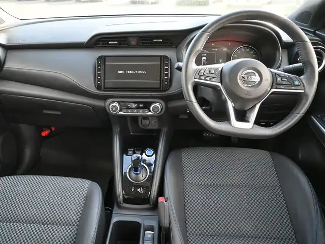 日産 キックス X 千葉県 2020(令2)年 4.4万km ブリリアントホワイトパール エマージェンシーブレーキ/プロパイロット/インテリジェントクルーズコントロール/インテリジェントルームミラー/純正SDナビ/地デジTV/【DVD/CD再生機能】/アラウンドビューモニター/ドライブレコーダー/ハーフレザーシート/革巻きステアリング/ステアリングスイッチ/ETC/LEDヘッドライト/フォグライト/ウインカーミラー/コーナーセンサー/純正17インチアルミホイル/サイド/カーテンエアバッグ/インテリジェントキー