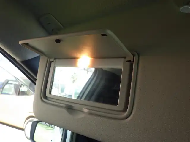 日産 キックス X 千葉県 2020(令2)年 4.4万km ブリリアントホワイトパール エマージェンシーブレーキ/プロパイロット/インテリジェントクルーズコントロール/インテリジェントルームミラー/純正SDナビ/地デジTV/【DVD/CD再生機能】/アラウンドビューモニター/ドライブレコーダー/ハーフレザーシート/革巻きステアリング/ステアリングスイッチ/ETC/LEDヘッドライト/フォグライト/ウインカーミラー/コーナーセンサー/純正17インチアルミホイル/サイド/カーテンエアバッグ/インテリジェントキー