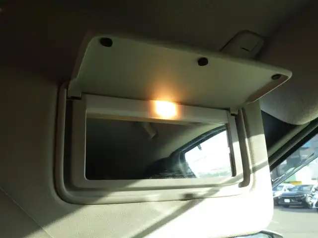 日産 キックス X 千葉県 2020(令2)年 4.4万km ブリリアントホワイトパール エマージェンシーブレーキ/プロパイロット/インテリジェントクルーズコントロール/インテリジェントルームミラー/純正SDナビ/地デジTV/【DVD/CD再生機能】/アラウンドビューモニター/ドライブレコーダー/ハーフレザーシート/革巻きステアリング/ステアリングスイッチ/ETC/LEDヘッドライト/フォグライト/ウインカーミラー/コーナーセンサー/純正17インチアルミホイル/サイド/カーテンエアバッグ/インテリジェントキー