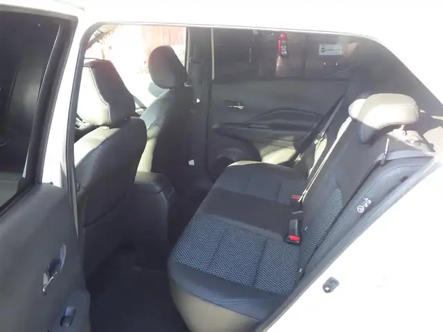 日産 キックス X 千葉県 2020(令2)年 4.4万km ブリリアントホワイトパール エマージェンシーブレーキ/プロパイロット/インテリジェントクルーズコントロール/インテリジェントルームミラー/純正SDナビ/地デジTV/【DVD/CD再生機能】/アラウンドビューモニター/ドライブレコーダー/ハーフレザーシート/革巻きステアリング/ステアリングスイッチ/ETC/LEDヘッドライト/フォグライト/ウインカーミラー/コーナーセンサー/純正17インチアルミホイル/サイド/カーテンエアバッグ/インテリジェントキー