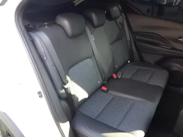 日産 キックス X 千葉県 2020(令2)年 4.4万km ブリリアントホワイトパール エマージェンシーブレーキ/プロパイロット/インテリジェントクルーズコントロール/インテリジェントルームミラー/純正SDナビ/地デジTV/【DVD/CD再生機能】/アラウンドビューモニター/ドライブレコーダー/ハーフレザーシート/革巻きステアリング/ステアリングスイッチ/ETC/LEDヘッドライト/フォグライト/ウインカーミラー/コーナーセンサー/純正17インチアルミホイル/サイド/カーテンエアバッグ/インテリジェントキー