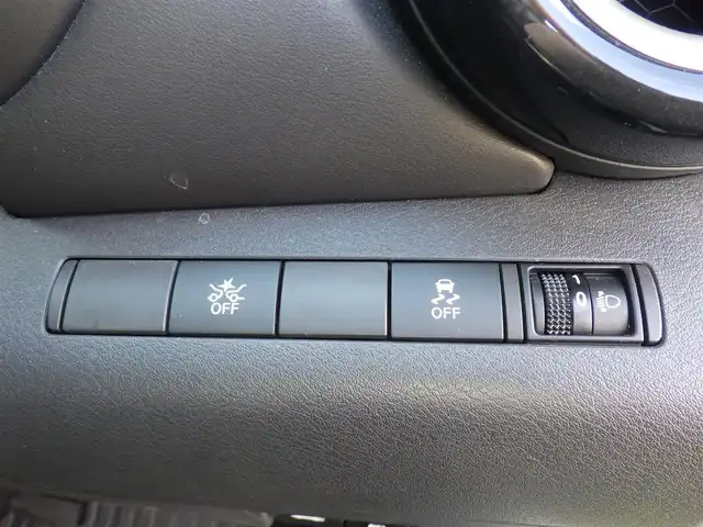 日産 キックス X 千葉県 2020(令2)年 4.4万km ブリリアントホワイトパール エマージェンシーブレーキ/プロパイロット/インテリジェントクルーズコントロール/インテリジェントルームミラー/純正SDナビ/地デジTV/【DVD/CD再生機能】/アラウンドビューモニター/ドライブレコーダー/ハーフレザーシート/革巻きステアリング/ステアリングスイッチ/ETC/LEDヘッドライト/フォグライト/ウインカーミラー/コーナーセンサー/純正17インチアルミホイル/サイド/カーテンエアバッグ/インテリジェントキー