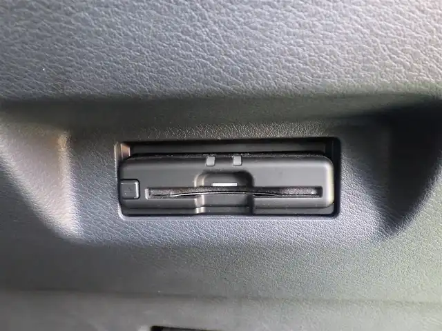 日産 キックス X 千葉県 2020(令2)年 4.4万km ブリリアントホワイトパール エマージェンシーブレーキ/プロパイロット/インテリジェントクルーズコントロール/インテリジェントルームミラー/純正SDナビ/地デジTV/【DVD/CD再生機能】/アラウンドビューモニター/ドライブレコーダー/ハーフレザーシート/革巻きステアリング/ステアリングスイッチ/ETC/LEDヘッドライト/フォグライト/ウインカーミラー/コーナーセンサー/純正17インチアルミホイル/サイド/カーテンエアバッグ/インテリジェントキー