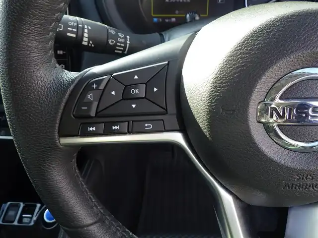 日産 キックス X 千葉県 2020(令2)年 4.4万km ブリリアントホワイトパール エマージェンシーブレーキ/プロパイロット/インテリジェントクルーズコントロール/インテリジェントルームミラー/純正SDナビ/地デジTV/【DVD/CD再生機能】/アラウンドビューモニター/ドライブレコーダー/ハーフレザーシート/革巻きステアリング/ステアリングスイッチ/ETC/LEDヘッドライト/フォグライト/ウインカーミラー/コーナーセンサー/純正17インチアルミホイル/サイド/カーテンエアバッグ/インテリジェントキー