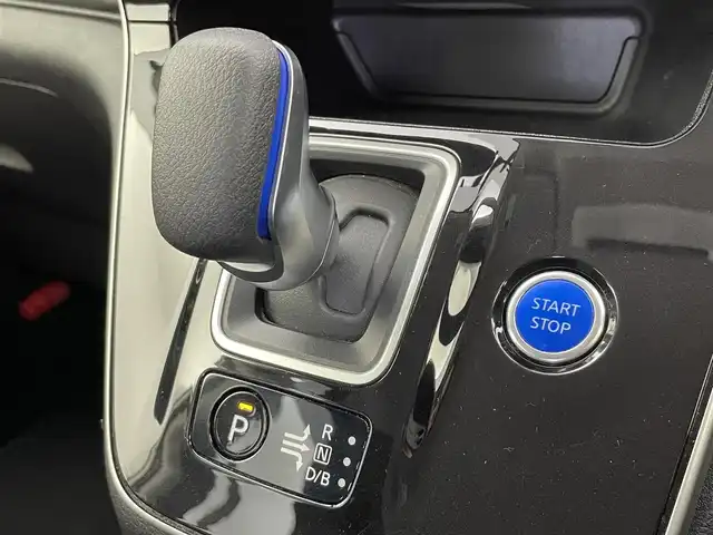 日産 セレナ e－パワー ハイウェイスター V 富山県 2020(令2)年 5.8万km ブリリアントホワイトパール 純正7型ナビ【MJ320D-W】/(AM/FM/CD/DVD/AUX/SD/BT)/フルセグTV/アラウンドビューモニター/両側パワースライドドア（ハンズフリー付き）/衝突被害軽減ブレーキ/クルーズコントロール/オートLEDヘッドライト/コーナーセンサー前後/ブラインドスポットモニター/ドライブレコーダー/ETC/スマートキー×２/プッシュスタート/ドアバイザー/純正15インチAW/取扱説明書