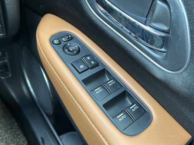 ホンダ ヴェゼル ハイブリッド Z ホンダセンシング 静岡県 2020(令2)年 3.9万km プレミアムクリスタルレッドM 純正ナビ/・CD/DVD/ipod/SD/USB/AUX/Bluetooth/・ラジオ/フルセグTV/主要装備/・シートヒーター　/・レーンキープアシスト　/・コーナーセンサー　/・ホールド　/・ヒーテッドドアミラー　/・ＥＴＣ　/・ステアリングリモコン　/・オートライト　/・パドルシフト　/・レーダークルーズコントロール　/・パドルシフト/・プッシュスタート/・スマートキー/・バックカメラ/・純正アルミホイール