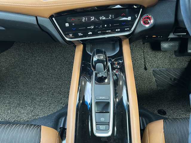 ホンダ ヴェゼル ハイブリッド Z ホンダセンシング 静岡県 2020(令2)年 3.9万km プレミアムクリスタルレッドM 純正ナビ/・CD/DVD/ipod/SD/USB/AUX/Bluetooth/・ラジオ/フルセグTV/主要装備/・シートヒーター　/・レーンキープアシスト　/・コーナーセンサー　/・ホールド　/・ヒーテッドドアミラー　/・ＥＴＣ　/・ステアリングリモコン　/・オートライト　/・パドルシフト　/・レーダークルーズコントロール　/・パドルシフト/・プッシュスタート/・スマートキー/・バックカメラ/・純正アルミホイール