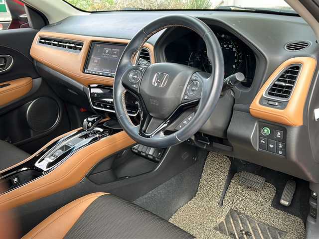 ホンダ ヴェゼル ハイブリッド Z ホンダセンシング 静岡県 2020(令2)年 3.9万km プレミアムクリスタルレッドM 純正ナビ/・CD/DVD/ipod/SD/USB/AUX/Bluetooth/・ラジオ/フルセグTV/主要装備/・シートヒーター　/・レーンキープアシスト　/・コーナーセンサー　/・ホールド　/・ヒーテッドドアミラー　/・ＥＴＣ　/・ステアリングリモコン　/・オートライト　/・パドルシフト　/・レーダークルーズコントロール　/・パドルシフト/・プッシュスタート/・スマートキー/・バックカメラ/・純正アルミホイール