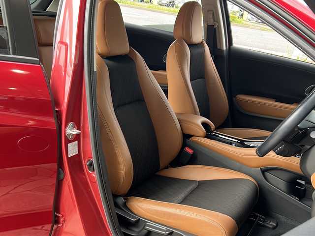 ホンダ ヴェゼル ハイブリッド Z ホンダセンシング 静岡県 2020(令2)年 3.9万km プレミアムクリスタルレッドM 純正ナビ/・CD/DVD/ipod/SD/USB/AUX/Bluetooth/・ラジオ/フルセグTV/主要装備/・シートヒーター　/・レーンキープアシスト　/・コーナーセンサー　/・ホールド　/・ヒーテッドドアミラー　/・ＥＴＣ　/・ステアリングリモコン　/・オートライト　/・パドルシフト　/・レーダークルーズコントロール　/・パドルシフト/・プッシュスタート/・スマートキー/・バックカメラ/・純正アルミホイール