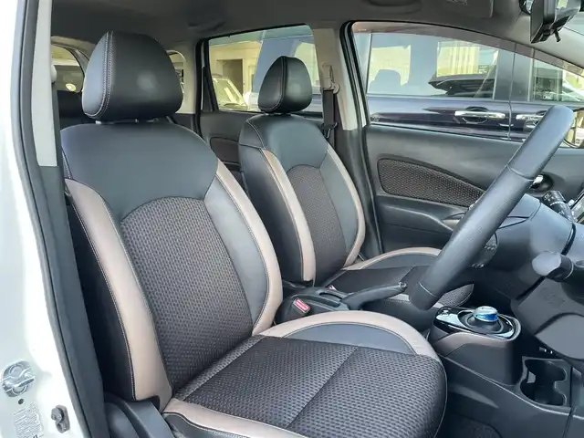 日産 ノート e－パワー メダリスト 和歌山県 2016(平28)年 6.6万km ブリリアントホワイトパール (株)IDOMが運営する【じしゃロン和歌山店】の自社ローン対象車両になります。こちらは現金ご利用時の価格です。/自社ローンご希望の方は別途その旨お申付け下さい。/●純正ナビ/（フルセグ/CD/DVD/Bluetooth）/（MM5160-W）/●バックカメラ/●車線逸脱防止支援システム/●インテリジェントエマージェンシーブレーキ/●前後クリアランスソナー/●オートライト/●フォグランプ/●革巻きステアリング/●ステアリングスイッチ/●電動格納ウインカーミラー/●ETC/●デジタルインナーミラー/●ルーフキャリア/●ドアバイザー/●前方ドライブレコーダー/●スマートキー/●プッシュスタート/●社外14インチアルミホイール