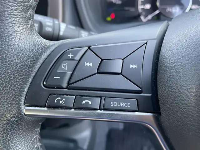 日産 ノート e－パワー メダリスト 和歌山県 2016(平28)年 6.6万km ブリリアントホワイトパール (株)IDOMが運営する【じしゃロン和歌山店】の自社ローン対象車両になります。こちらは現金ご利用時の価格です。/自社ローンご希望の方は別途その旨お申付け下さい。/●純正ナビ/（フルセグ/CD/DVD/Bluetooth）/（MM5160-W）/●バックカメラ/●車線逸脱防止支援システム/●インテリジェントエマージェンシーブレーキ/●前後クリアランスソナー/●オートライト/●フォグランプ/●革巻きステアリング/●ステアリングスイッチ/●電動格納ウインカーミラー/●ETC/●デジタルインナーミラー/●ルーフキャリア/●ドアバイザー/●前方ドライブレコーダー/●スマートキー/●プッシュスタート/●社外14インチアルミホイール