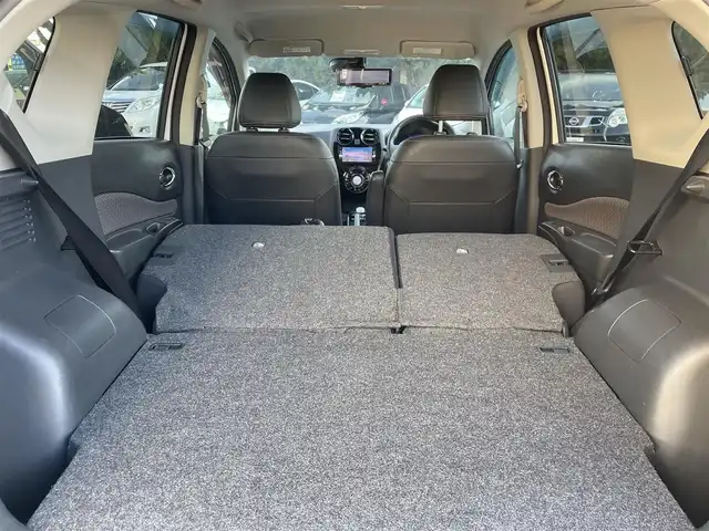 日産 ノート e－パワー メダリスト 和歌山県 2016(平28)年 6.6万km ブリリアントホワイトパール (株)IDOMが運営する【じしゃロン和歌山店】の自社ローン対象車両になります。こちらは現金ご利用時の価格です。/自社ローンご希望の方は別途その旨お申付け下さい。/●純正ナビ/（フルセグ/CD/DVD/Bluetooth）/（MM5160-W）/●バックカメラ/●車線逸脱防止支援システム/●インテリジェントエマージェンシーブレーキ/●前後クリアランスソナー/●オートライト/●フォグランプ/●革巻きステアリング/●ステアリングスイッチ/●電動格納ウインカーミラー/●ETC/●デジタルインナーミラー/●ルーフキャリア/●ドアバイザー/●前方ドライブレコーダー/●スマートキー/●プッシュスタート/●社外14インチアルミホイール