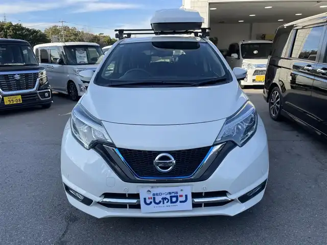 日産 ノート e－パワー メダリスト 和歌山県 2016(平28)年 6.6万km ブリリアントホワイトパール (株)IDOMが運営する【じしゃロン和歌山店】の自社ローン対象車両になります。こちらは現金ご利用時の価格です。/自社ローンご希望の方は別途その旨お申付け下さい。/●純正ナビ/（フルセグ/CD/DVD/Bluetooth）/（MM5160-W）/●バックカメラ/●車線逸脱防止支援システム/●インテリジェントエマージェンシーブレーキ/●前後クリアランスソナー/●オートライト/●フォグランプ/●革巻きステアリング/●ステアリングスイッチ/●電動格納ウインカーミラー/●ETC/●デジタルインナーミラー/●ルーフキャリア/●ドアバイザー/●前方ドライブレコーダー/●スマートキー/●プッシュスタート/●社外14インチアルミホイール