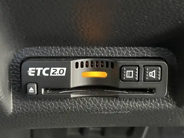 ホンダ ヴェゼル ハイブリッド e:HEV Z 富山県 2023(令5)年 1.6万km プラチナホワイトパール 純正9型ホンダコネクトディスプレイ/（AM/FM/USB/BT/AppleCarPlay/AndroidAuto）/フルセグTV/バックカメラ/寒冷地仕様/衝突被害軽減ブレーキ/アダプティブクルーズコントロール/レーンキープアシスト/ブラインドスポットモニター/オートマチックハイビーム/パーキングセンサー/電動リアゲート/ハーフレザーシート/前席シートヒーター/ステアリングヒーター/パドルシフト/置くだけ充電/ビルトインETC2.0/スマートキー×２/プッシュスタート/純正１８インチAW/純正フロアマット/保証書