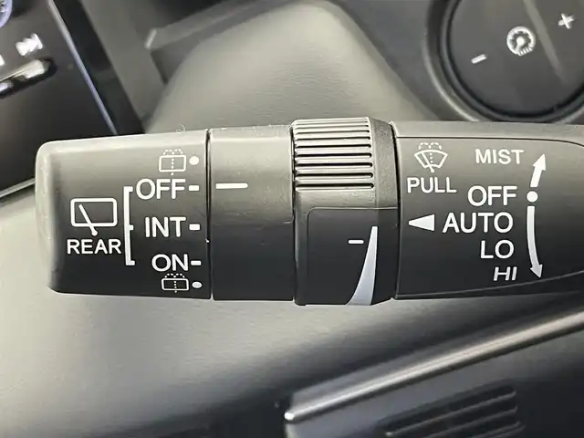 ホンダ ヴェゼル ハイブリッド e:HEV Z 富山県 2023(令5)年 1.6万km プラチナホワイトパール 純正9型ホンダコネクトディスプレイ/（AM/FM/USB/BT/AppleCarPlay/AndroidAuto）/フルセグTV/バックカメラ/寒冷地仕様/衝突被害軽減ブレーキ/アダプティブクルーズコントロール/レーンキープアシスト/ブラインドスポットモニター/オートマチックハイビーム/パーキングセンサー/電動リアゲート/ハーフレザーシート/前席シートヒーター/ステアリングヒーター/パドルシフト/置くだけ充電/ビルトインETC2.0/スマートキー×２/プッシュスタート/純正１８インチAW/純正フロアマット/保証書