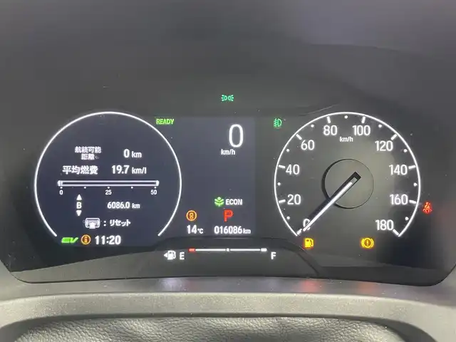 ホンダ ヴェゼル ハイブリッド e:HEV Z 富山県 2023(令5)年 1.6万km プラチナホワイトパール 純正9型ホンダコネクトディスプレイ/（AM/FM/USB/BT/AppleCarPlay/AndroidAuto）/フルセグTV/バックカメラ/寒冷地仕様/衝突被害軽減ブレーキ/アダプティブクルーズコントロール/レーンキープアシスト/ブラインドスポットモニター/オートマチックハイビーム/パーキングセンサー/電動リアゲート/ハーフレザーシート/前席シートヒーター/ステアリングヒーター/パドルシフト/置くだけ充電/ビルトインETC2.0/スマートキー×２/プッシュスタート/純正１８インチAW/純正フロアマット/保証書