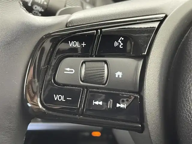 ホンダ ヴェゼル ハイブリッド e:HEV Z 富山県 2023(令5)年 1.6万km プラチナホワイトパール 純正9型ホンダコネクトディスプレイ/（AM/FM/USB/BT/AppleCarPlay/AndroidAuto）/フルセグTV/バックカメラ/寒冷地仕様/衝突被害軽減ブレーキ/アダプティブクルーズコントロール/レーンキープアシスト/ブラインドスポットモニター/オートマチックハイビーム/パーキングセンサー/電動リアゲート/ハーフレザーシート/前席シートヒーター/ステアリングヒーター/パドルシフト/置くだけ充電/ビルトインETC2.0/スマートキー×２/プッシュスタート/純正１８インチAW/純正フロアマット/保証書