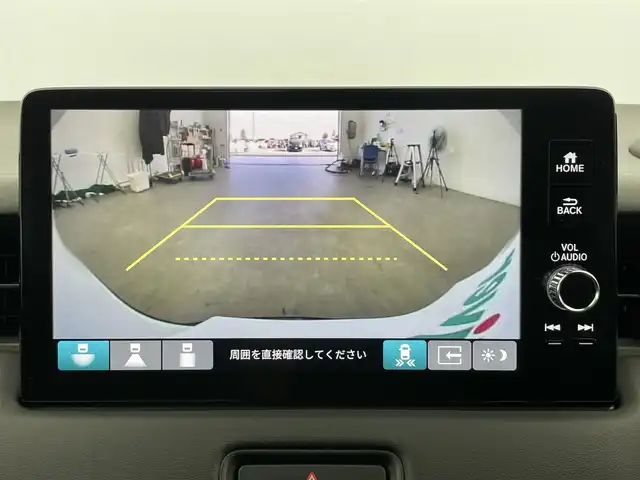 ホンダ ヴェゼル ハイブリッド e:HEV Z 富山県 2023(令5)年 1.6万km プラチナホワイトパール 純正9型ホンダコネクトディスプレイ/（AM/FM/USB/BT/AppleCarPlay/AndroidAuto）/フルセグTV/バックカメラ/寒冷地仕様/衝突被害軽減ブレーキ/アダプティブクルーズコントロール/レーンキープアシスト/ブラインドスポットモニター/オートマチックハイビーム/パーキングセンサー/電動リアゲート/ハーフレザーシート/前席シートヒーター/ステアリングヒーター/パドルシフト/置くだけ充電/ビルトインETC2.0/スマートキー×２/プッシュスタート/純正１８インチAW/純正フロアマット/保証書