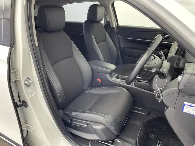 ホンダ ヴェゼル ハイブリッド e:HEV Z 富山県 2023(令5)年 1.6万km プラチナホワイトパール 純正9型ホンダコネクトディスプレイ/（AM/FM/USB/BT/AppleCarPlay/AndroidAuto）/フルセグTV/バックカメラ/寒冷地仕様/衝突被害軽減ブレーキ/アダプティブクルーズコントロール/レーンキープアシスト/ブラインドスポットモニター/オートマチックハイビーム/パーキングセンサー/電動リアゲート/ハーフレザーシート/前席シートヒーター/ステアリングヒーター/パドルシフト/置くだけ充電/ビルトインETC2.0/スマートキー×２/プッシュスタート/純正１８インチAW/純正フロアマット/保証書