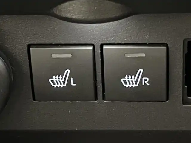 ダイハツ ロッキー プレミアム G 愛知県 2023(令5)年 2.7万km ナチュラルベージュマイカM シートヒーター　追従クルコン　禁煙　スマアシIII　衝突軽減　電動パーキング　オートホールド　ハーフレザー　コーナーセンサー　ＬＥＤオートライト　フォグランプ　純正フロアマット　ＵＳＢポート　フォグランプ