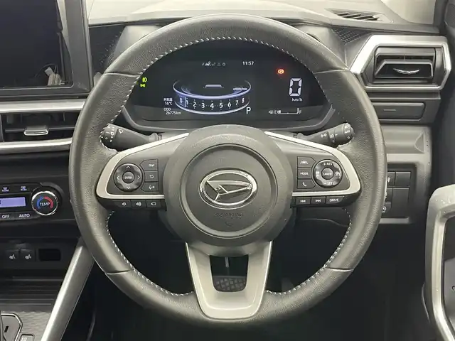 ダイハツ ロッキー プレミアム G 愛知県 2023(令5)年 2.7万km ナチュラルベージュマイカM シートヒーター　追従クルコン　禁煙　スマアシIII　衝突軽減　電動パーキング　オートホールド　ハーフレザー　コーナーセンサー　ＬＥＤオートライト　フォグランプ　純正フロアマット　ＵＳＢポート　フォグランプ