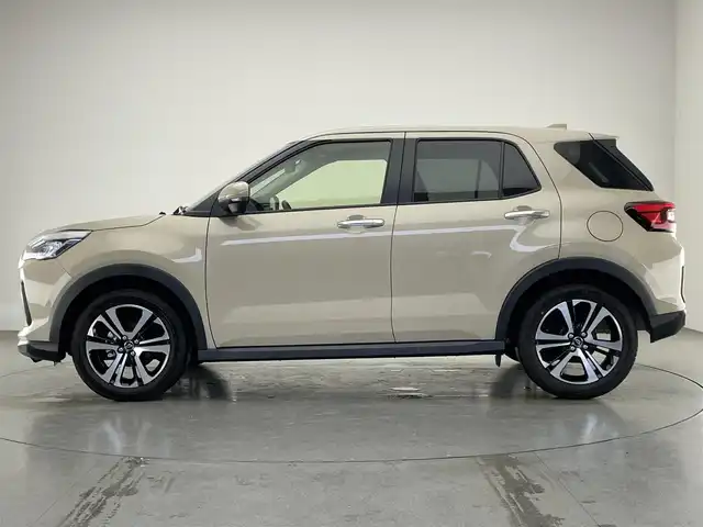 ダイハツ ロッキー プレミアム G 愛知県 2023(令5)年 2.7万km ナチュラルベージュマイカM シートヒーター　追従クルコン　禁煙　スマアシIII　衝突軽減　電動パーキング　オートホールド　ハーフレザー　コーナーセンサー　ＬＥＤオートライト　フォグランプ　純正フロアマット　ＵＳＢポート　フォグランプ