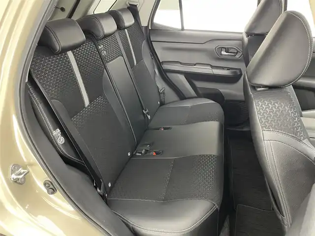 ダイハツ ロッキー プレミアム G 愛知県 2023(令5)年 2.7万km ナチュラルベージュマイカM シートヒーター　追従クルコン　禁煙　スマアシIII　衝突軽減　電動パーキング　オートホールド　ハーフレザー　コーナーセンサー　ＬＥＤオートライト　フォグランプ　純正フロアマット　ＵＳＢポート　フォグランプ