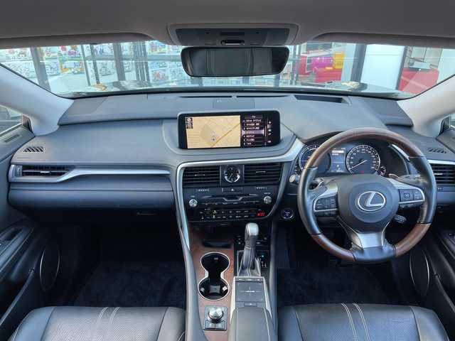 レクサス ＲＸ 450hL 千葉県 2022(令4)年 2.9万km グラファイトブラックガラスフレーク 純正メーカーOP12.3インチナビ/(フルセグTV/BT/CD/DVD/FM/AM)/全周囲カメラ/ヘッドアップディスプレイ/ブラインドスポットモニター/衝突被害軽減システム/車線逸脱警報/追従式クルーズコントロール/レザーシート/横滑り防止装置/ビルトインETC2.0/アイドリングストップ/LEDヘッドライト/フォグランプ/オートライト/ウィンカーミラー/電動格納ミラー/純正20インチAW/シートヒーター/エアシート/シートリフター/ステアリングヒーター/パドルシフト/プッシュスタート/スマートキー/フロアマット/スペアキー/取扱説明書/保証書