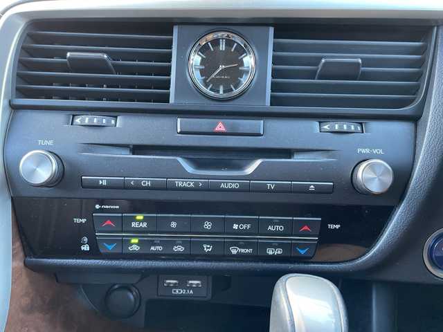 レクサス ＲＸ 450hL 千葉県 2022(令4)年 2.9万km グラファイトブラックガラスフレーク 純正メーカーOP12.3インチナビ/(フルセグTV/BT/CD/DVD/FM/AM)/全周囲カメラ/ヘッドアップディスプレイ/ブラインドスポットモニター/衝突被害軽減システム/車線逸脱警報/追従式クルーズコントロール/レザーシート/横滑り防止装置/ビルトインETC2.0/アイドリングストップ/LEDヘッドライト/フォグランプ/オートライト/ウィンカーミラー/電動格納ミラー/純正20インチAW/シートヒーター/エアシート/シートリフター/ステアリングヒーター/パドルシフト/プッシュスタート/スマートキー/フロアマット/スペアキー/取扱説明書/保証書