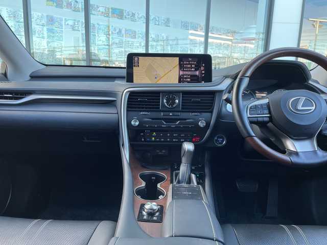 レクサス ＲＸ 450hL 千葉県 2022(令4)年 2.9万km グラファイトブラックガラスフレーク 純正メーカーOP12.3インチナビ/(フルセグTV/BT/CD/DVD/FM/AM)/全周囲カメラ/ヘッドアップディスプレイ/ブラインドスポットモニター/衝突被害軽減システム/車線逸脱警報/追従式クルーズコントロール/レザーシート/横滑り防止装置/ビルトインETC2.0/アイドリングストップ/LEDヘッドライト/フォグランプ/オートライト/ウィンカーミラー/電動格納ミラー/純正20インチAW/シートヒーター/エアシート/シートリフター/ステアリングヒーター/パドルシフト/プッシュスタート/スマートキー/フロアマット/スペアキー/取扱説明書/保証書