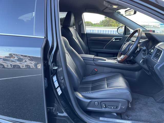 レクサス ＲＸ 450hL 千葉県 2022(令4)年 2.9万km グラファイトブラックガラスフレーク 純正メーカーOP12.3インチナビ/(フルセグTV/BT/CD/DVD/FM/AM)/全周囲カメラ/ヘッドアップディスプレイ/ブラインドスポットモニター/衝突被害軽減システム/車線逸脱警報/追従式クルーズコントロール/レザーシート/横滑り防止装置/ビルトインETC2.0/アイドリングストップ/LEDヘッドライト/フォグランプ/オートライト/ウィンカーミラー/電動格納ミラー/純正20インチAW/シートヒーター/エアシート/シートリフター/ステアリングヒーター/パドルシフト/プッシュスタート/スマートキー/フロアマット/スペアキー/取扱説明書/保証書