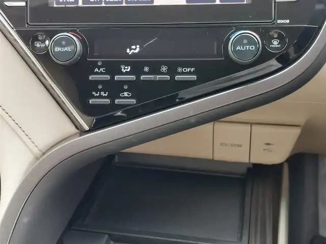 トヨタ カムリ G レザーパッケージ 東京都 2018(平30)年 2.3万km エモーショナルレッド 純正ナビ/【AM/FM/DISC/SD/USB/BT/AUX/TV】/モデリスタエアロ/バックカメラ/ETC2.0/パノラマムーンルーフ/ドライブレコーダー/レザーシート/シートヒーター/パワーシート(D/N席)/コーナーセンサー/レーダークルーズコントロール/BSM/バックソナー/LEDヘッドライト/フォグランプ/USBポート/ステアリングスイッチ/純正フロアマット/純正18インチAW/プッシュスタート/スマートキー