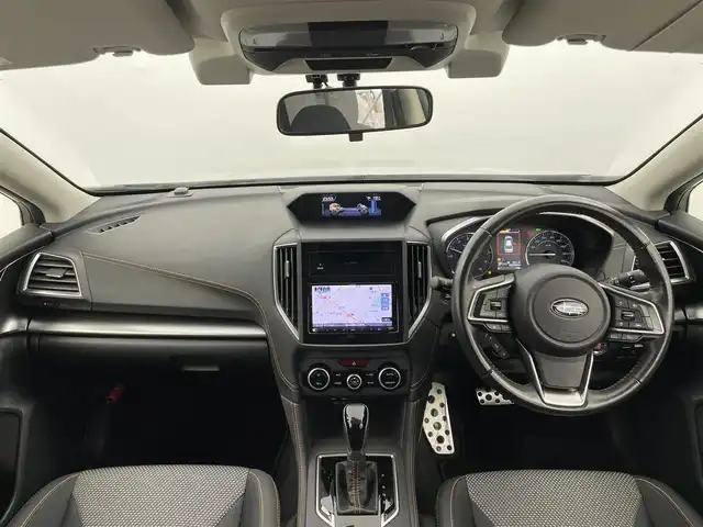 スバル ＸＶ ハイブリッド アドバンス 富山県 2018(平30)年 6万km クリスタルホワイトP 純正ナビ（AM/FM/DVD/BT/フルセグ）/バック/サイドカメラ/ドライブレコーダー/ETC/ハーフレザーシート/D/N席パワーシート/ブラインドスポットモニター/衝突被害軽減システム/レーダークルーズコントロール/レーンキープアシスト/コーナーセンサー/横滑り防止装置/純正アルミホイール/純正フロアマット/オートLEDライト/フォグライト/オートホールド付電子パーキング/INNOルーフボックス/革巻きステアリング/ステアリングスイッチ/パドルシフト/スマートキー/スペアキー