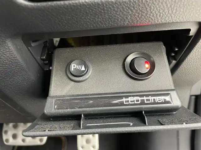 スバル ＸＶ ハイブリッド アドバンス 富山県 2018(平30)年 6万km クリスタルホワイトP 純正ナビ（AM/FM/DVD/BT/フルセグ）/バック/サイドカメラ/ドライブレコーダー/ETC/ハーフレザーシート/D/N席パワーシート/ブラインドスポットモニター/衝突被害軽減システム/レーダークルーズコントロール/レーンキープアシスト/コーナーセンサー/横滑り防止装置/純正アルミホイール/純正フロアマット/オートLEDライト/フォグライト/オートホールド付電子パーキング/INNOルーフボックス/革巻きステアリング/ステアリングスイッチ/パドルシフト/スマートキー/スペアキー