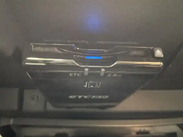 スバル ＸＶ ハイブリッド アドバンス 富山県 2018(平30)年 6万km クリスタルホワイトP 純正ナビ（AM/FM/DVD/BT/フルセグ）/バック/サイドカメラ/ドライブレコーダー/ETC/ハーフレザーシート/D/N席パワーシート/ブラインドスポットモニター/衝突被害軽減システム/レーダークルーズコントロール/レーンキープアシスト/コーナーセンサー/横滑り防止装置/純正アルミホイール/純正フロアマット/オートLEDライト/フォグライト/オートホールド付電子パーキング/INNOルーフボックス/革巻きステアリング/ステアリングスイッチ/パドルシフト/スマートキー/スペアキー