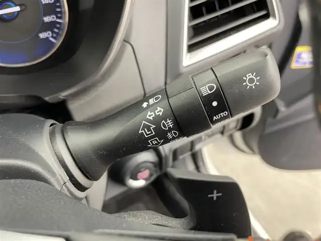 スバル ＸＶ ハイブリッド アドバンス 富山県 2018(平30)年 6万km クリスタルホワイトP 純正ナビ（AM/FM/DVD/BT/フルセグ）/バック/サイドカメラ/ドライブレコーダー/ETC/ハーフレザーシート/D/N席パワーシート/ブラインドスポットモニター/衝突被害軽減システム/レーダークルーズコントロール/レーンキープアシスト/コーナーセンサー/横滑り防止装置/純正アルミホイール/純正フロアマット/オートLEDライト/フォグライト/オートホールド付電子パーキング/INNOルーフボックス/革巻きステアリング/ステアリングスイッチ/パドルシフト/スマートキー/スペアキー