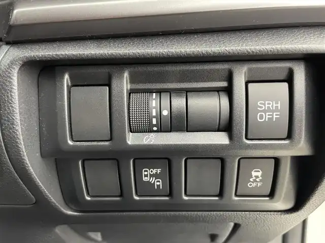 スバル ＸＶ ハイブリッド アドバンス 富山県 2018(平30)年 6万km クリスタルホワイトP 純正ナビ（AM/FM/DVD/BT/フルセグ）/バック/サイドカメラ/ドライブレコーダー/ETC/ハーフレザーシート/D/N席パワーシート/ブラインドスポットモニター/衝突被害軽減システム/レーダークルーズコントロール/レーンキープアシスト/コーナーセンサー/横滑り防止装置/純正アルミホイール/純正フロアマット/オートLEDライト/フォグライト/オートホールド付電子パーキング/INNOルーフボックス/革巻きステアリング/ステアリングスイッチ/パドルシフト/スマートキー/スペアキー