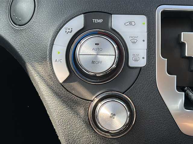 トヨタ シエンタ ファンベースG 愛媛県 2019(令1)年 1.8万km シルバーM 純正ナビ/両側パワースライドドア/フルセグTV/バックカメラ/衝突軽減システム/オートマチックハイビーム/レーンキープアシスト/アイドリングストップ/コーナーセンサー前後/横滑り防止装置/スペアキー/ウォークスルー/純正フロアマット