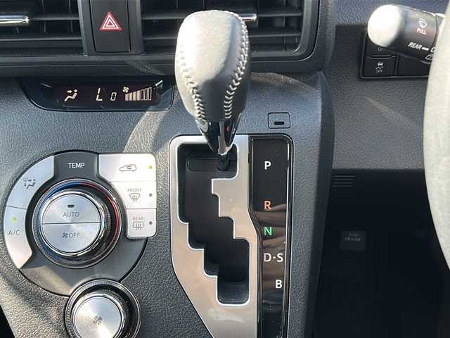 トヨタ シエンタ ファンベースG 愛媛県 2019(令1)年 1.8万km シルバーM 純正ナビ/両側パワースライドドア/フルセグTV/バックカメラ/衝突軽減システム/オートマチックハイビーム/レーンキープアシスト/アイドリングストップ/コーナーセンサー前後/横滑り防止装置/スペアキー/ウォークスルー/純正フロアマット