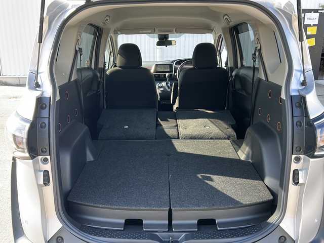 トヨタ シエンタ ファンベースG 愛媛県 2019(令1)年 1.8万km シルバーM 純正ナビ/両側パワースライドドア/フルセグTV/バックカメラ/衝突軽減システム/オートマチックハイビーム/レーンキープアシスト/アイドリングストップ/コーナーセンサー前後/横滑り防止装置/スペアキー/ウォークスルー/純正フロアマット