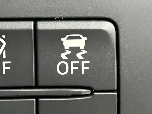 マツダ アクセラ スポーツ XD Lパッケージ 道央・札幌 2017(平29)年 5.2万km ソウルレッドプレミアムメタリック ・サンルーフ/・純正SDナビゲーション/　CD/DVD/BT/フルセグ/SD/AUX/USB/・ＢＯＳＥサウンド/・社外全方位ドライブレコーダー（HDR360GW）/・スマート・ブレーキ・サポート/スマート・シティ・ブレーキ・サポート/・ブラインドスポットモニター/・ロードサインアシスト/・ドライバーアテンションアラート/・車間認知支援システム/・レーダークルーズコントロール/・横滑り防止装置/・４WD/・前後コーナーセンサー/・レーンキープアシスト/・運転席パワーシート/・前席シートヒーター/・ステアリングヒーター/・オートライト/・オートマチックハイビーム/・LEDヘッドライト/・純正フロアマット/・パドルシフト/・スマートキー/・プッシュスタート/・スペアキー1本/・純正AW18インチ/・取説付き