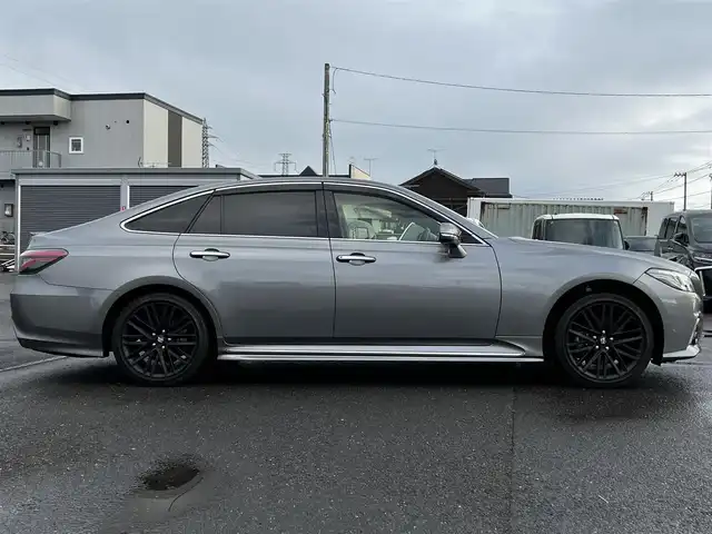 トヨタ クラウン ハイブリッド RS Four リミテッドⅡ 道央・札幌 2022(令4)年 6.2万km グレー ４WD/寒冷地仕様/純正メモリーナビ/AM/FM/BT/CD/フルセグ/トヨタセーフティセンス/衝突被害軽減ブレーキ/横滑り防止装置/レーダークルーズコントロール/レーンキープアシスト/クリアランスソナー/ブラインドスポットモニター/バックカメラ/サイドカメラ/フロントカメラ/アラウンドビューモニター/ビルトインETC/ドライブレコーダー/アイドリングストップ/ワイパーデアイサー/DRIVEMODE/SNOWMODE/EVMODE/前席パワーシート/前席シートヒーター/前席エアシート/レザーシート/革巻きステアリング/ステアリングリモコン/ハンドルヒーター/AC100V/電動パーキング/ブレーキホールド/自動防眩ミラー/MTモード付AT/プッシュスタート/スマートキー/LEDヘッドライト/オートライト/オートマチックハイビーム/フォグランプ/電動格納ミラー/ヒーテッドドアミラー/ウィンカーミラー/純正フロアマット/ドアバイザー/スペアキー/エンジンスターター