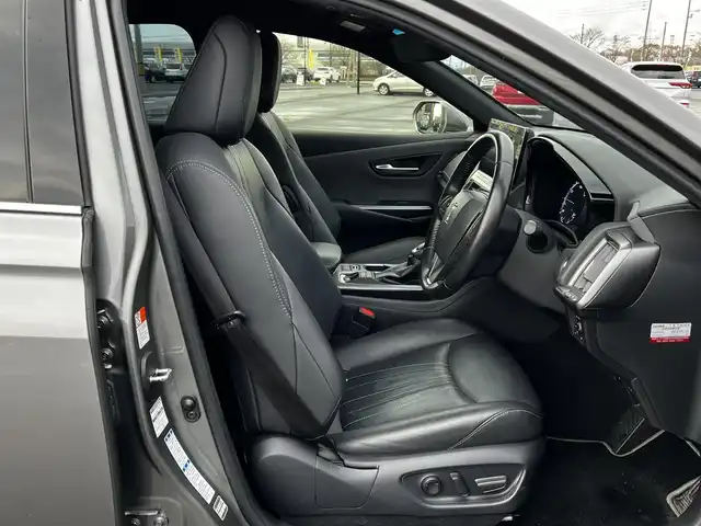 トヨタ クラウン ハイブリッド RS Four リミテッドⅡ 道央・札幌 2022(令4)年 6.2万km グレー ４WD/寒冷地仕様/純正メモリーナビ/AM/FM/BT/CD/フルセグ/トヨタセーフティセンス/衝突被害軽減ブレーキ/横滑り防止装置/レーダークルーズコントロール/レーンキープアシスト/クリアランスソナー/ブラインドスポットモニター/バックカメラ/サイドカメラ/フロントカメラ/アラウンドビューモニター/ビルトインETC/ドライブレコーダー/アイドリングストップ/ワイパーデアイサー/DRIVEMODE/SNOWMODE/EVMODE/前席パワーシート/前席シートヒーター/前席エアシート/レザーシート/革巻きステアリング/ステアリングリモコン/ハンドルヒーター/AC100V/電動パーキング/ブレーキホールド/自動防眩ミラー/MTモード付AT/プッシュスタート/スマートキー/LEDヘッドライト/オートライト/オートマチックハイビーム/フォグランプ/電動格納ミラー/ヒーテッドドアミラー/ウィンカーミラー/純正フロアマット/ドアバイザー/スペアキー/エンジンスターター