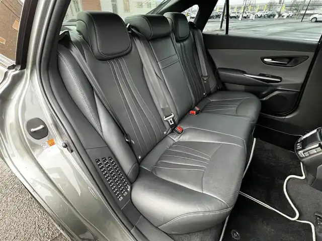 トヨタ クラウン ハイブリッド RS Four リミテッドⅡ 道央・札幌 2022(令4)年 6.2万km グレー ４WD/寒冷地仕様/純正メモリーナビ/AM/FM/BT/CD/フルセグ/トヨタセーフティセンス/衝突被害軽減ブレーキ/横滑り防止装置/レーダークルーズコントロール/レーンキープアシスト/クリアランスソナー/ブラインドスポットモニター/バックカメラ/サイドカメラ/フロントカメラ/アラウンドビューモニター/ビルトインETC/ドライブレコーダー/アイドリングストップ/ワイパーデアイサー/DRIVEMODE/SNOWMODE/EVMODE/前席パワーシート/前席シートヒーター/前席エアシート/レザーシート/革巻きステアリング/ステアリングリモコン/ハンドルヒーター/AC100V/電動パーキング/ブレーキホールド/自動防眩ミラー/MTモード付AT/プッシュスタート/スマートキー/LEDヘッドライト/オートライト/オートマチックハイビーム/フォグランプ/電動格納ミラー/ヒーテッドドアミラー/ウィンカーミラー/純正フロアマット/ドアバイザー/スペアキー/エンジンスターター