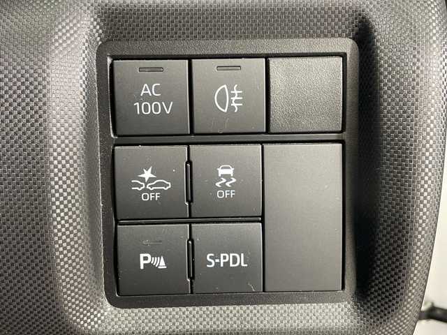 トヨタ ライズ Z 神奈川県 2022(令4)年 6万km シャイニングホワイトパール 純正9インチナビ/(Bluetooth/DVD/CD/AM/FM)/ブラインドスポットモニター/衝突被害軽減システム/車線逸脱警報/バックカメラ/アダプティブクルーズコントロール/横滑り防止装置/ETC/アイドリングストップ/LEDヘッドライト/フォグランプ/オートライト/ウィンカーミラー/電動格納ミラー/純正17インチAW/シートヒーター/AC100V/プッシュスタート/スマートキー/フロアマット/スペアキー/取扱説明書/保証書