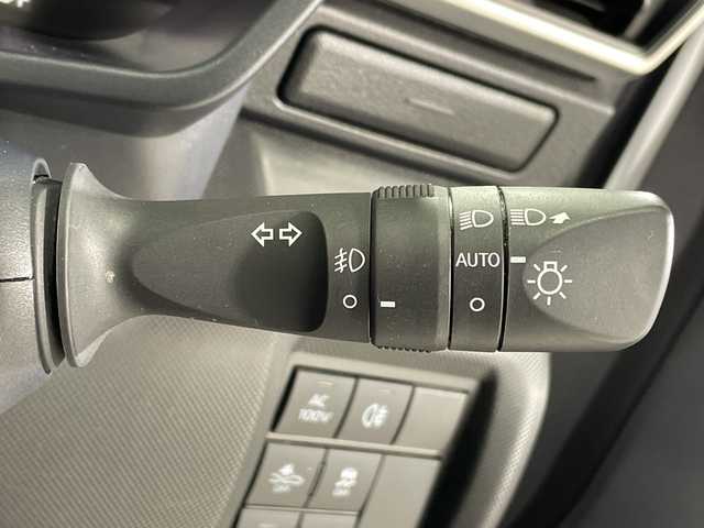 トヨタ ライズ Z 神奈川県 2022(令4)年 6万km シャイニングホワイトパール 純正9インチナビ/(Bluetooth/DVD/CD/AM/FM)/ブラインドスポットモニター/衝突被害軽減システム/車線逸脱警報/バックカメラ/アダプティブクルーズコントロール/横滑り防止装置/ETC/アイドリングストップ/LEDヘッドライト/フォグランプ/オートライト/ウィンカーミラー/電動格納ミラー/純正17インチAW/シートヒーター/AC100V/プッシュスタート/スマートキー/フロアマット/スペアキー/取扱説明書/保証書