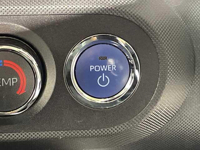 トヨタ ライズ Z 神奈川県 2022(令4)年 6万km シャイニングホワイトパール 純正9インチナビ/(Bluetooth/DVD/CD/AM/FM)/ブラインドスポットモニター/衝突被害軽減システム/車線逸脱警報/バックカメラ/アダプティブクルーズコントロール/横滑り防止装置/ETC/アイドリングストップ/LEDヘッドライト/フォグランプ/オートライト/ウィンカーミラー/電動格納ミラー/純正17インチAW/シートヒーター/AC100V/プッシュスタート/スマートキー/フロアマット/スペアキー/取扱説明書/保証書